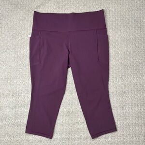 Athleta Salutation Stash Capri Leggings